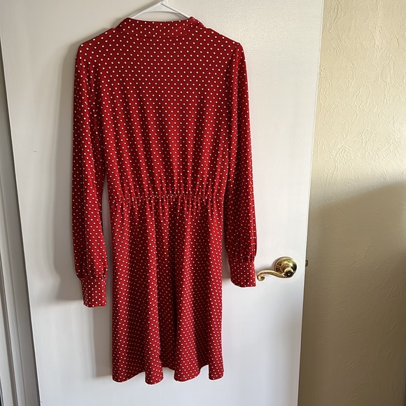 V-neck with incognito button black and white polka dot by Adrianna Papell . - Picture 2 of 2